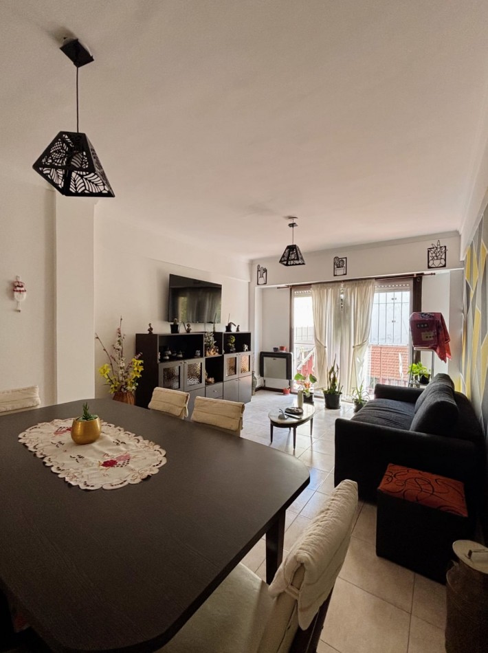 DEPARTAMENTO DE 2 AMBIENTES CON BALCON A LA CALLE EN ZONA ALDREY