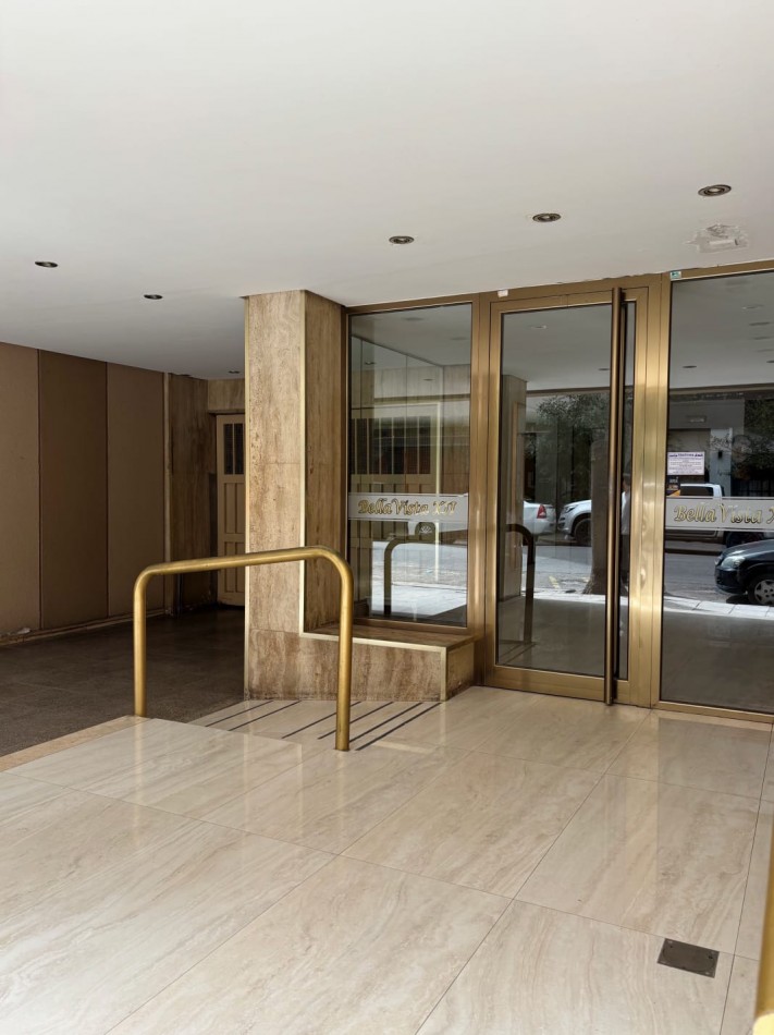 DEPARTAMENTO DE 2 AMBIENTES CON BALCON A LA CALLE EN ZONA ALDREY