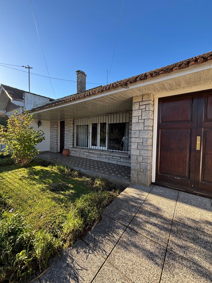 CHALET 7 AMBIENTES EN PUNTA MOGOTES A 100 METROS DEL MAR