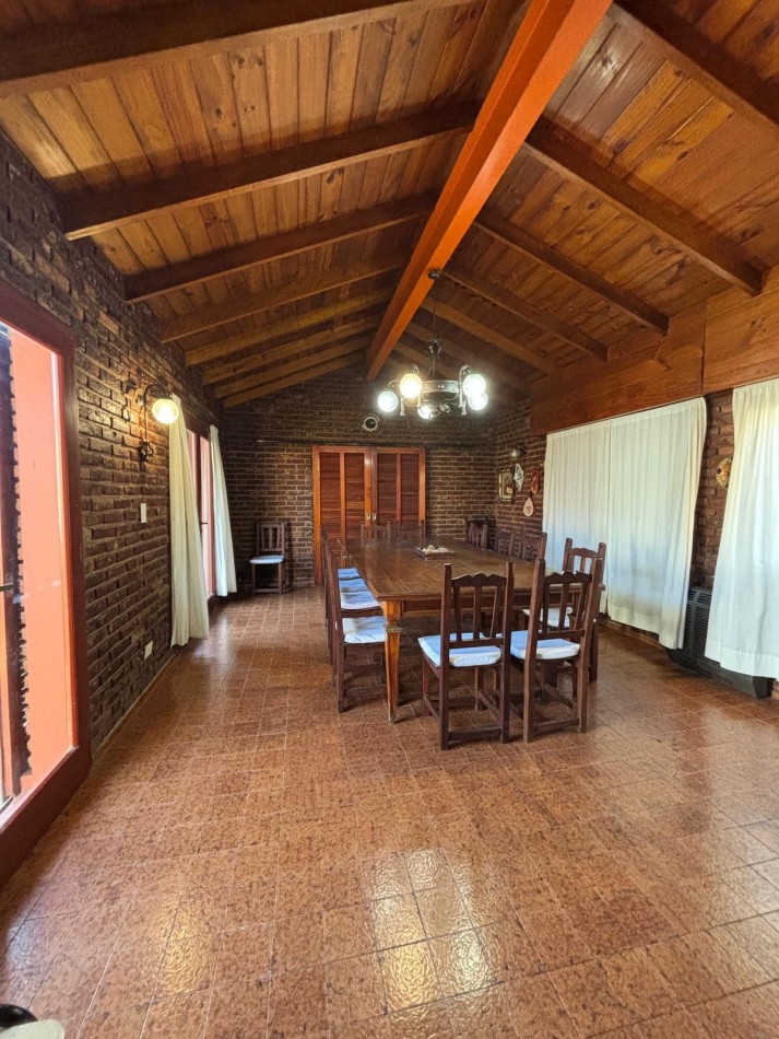 CHALET 7 AMBIENTES EN PUNTA MOGOTES A 100 METROS DEL MAR