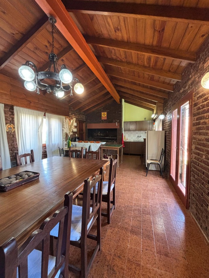 CHALET 7 AMBIENTES EN PUNTA MOGOTES A 100 METROS DEL MAR
