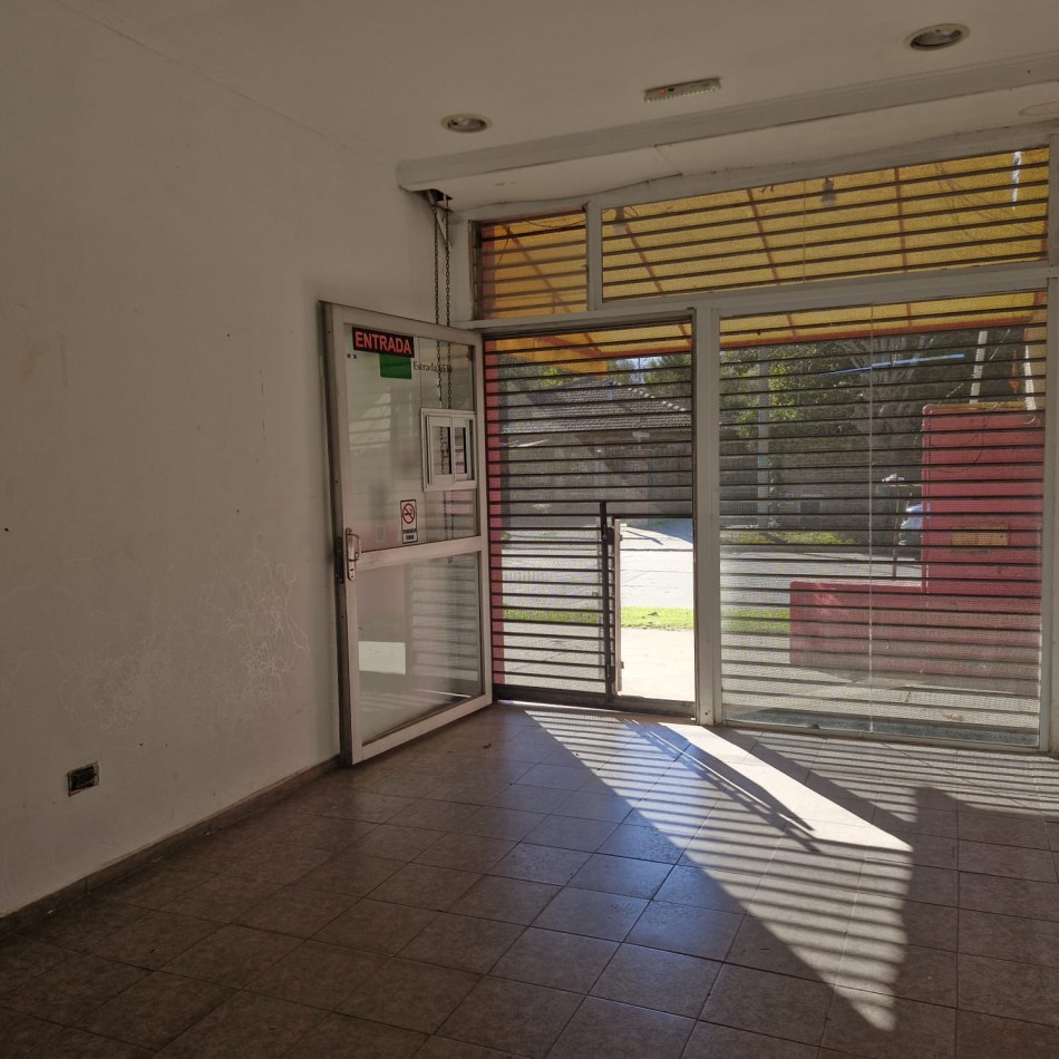 LOCAL EN ALQUILER ESTRADA Y CARBALLO
