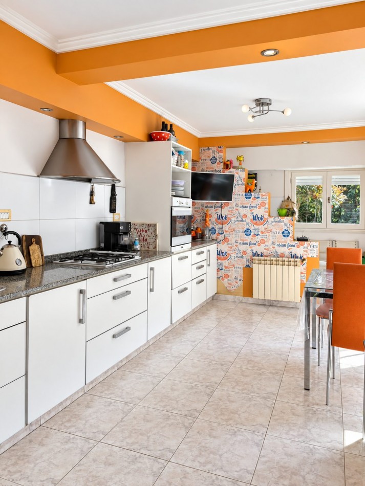 Chalet 5 Ambientes a 100 Metros del Mar - 4 Dormitorios - Garage para 2 Autos
