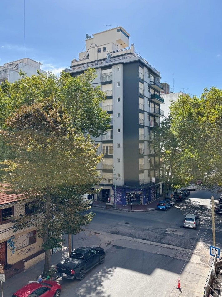 DEPARTAMENTO DE 2 AMBIENTES CON BALCON A LA CALLE EN ZONA ALDREY