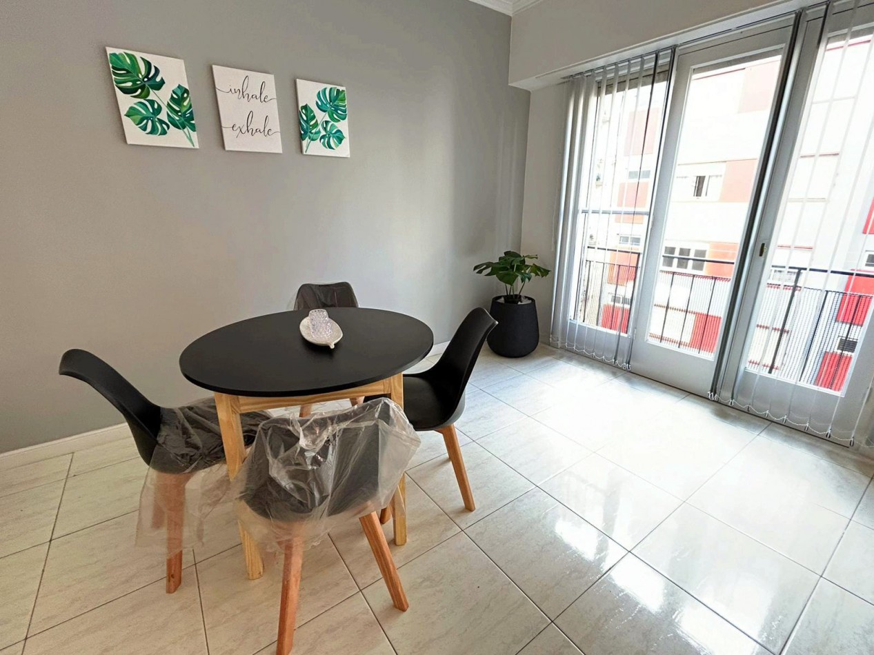 DEPARTAMENTO 2 AMBIENTES AL FRENTE CON BALCON FRANCES EN EL CENTRO