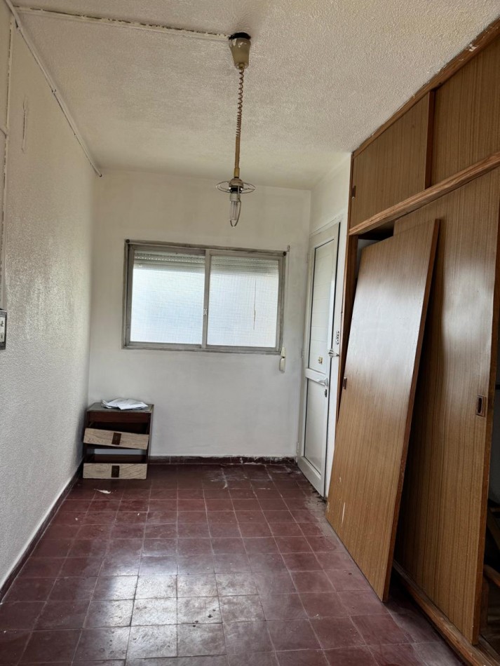 DEPARTAMENTO 3 AMBIENTES EN 2DO. PISO POR ESCALERA EN SAN CARLOS