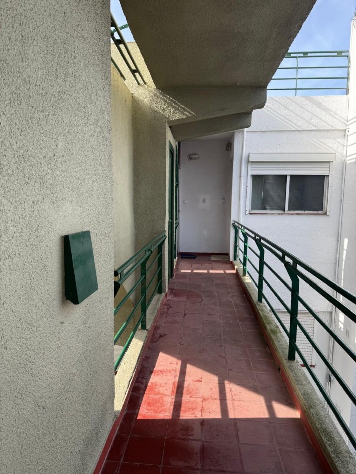 DEPARTAMENTO 3 AMBIENTES EN 2DO. PISO POR ESCALERA EN SAN CARLOS