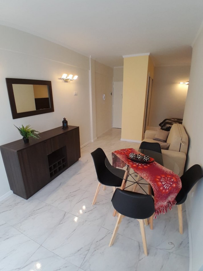 DEPARTAMENTO 1 AMBIENTE A LA CALLE CON BALCON FRANCES EN PLAZA COLON