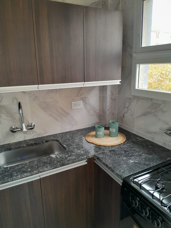 DEPARTAMENTO 1 AMBIENTE A LA CALLE CON BALCON FRANCES EN PLAZA COLON