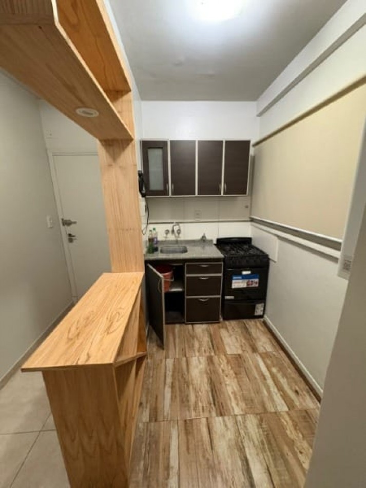 DEPARTAMENTO 2 AMB CON BALCON SALIENTE A LA CALLE, A 250 MTS. DE LA PLAYA. APTO CREDITO
