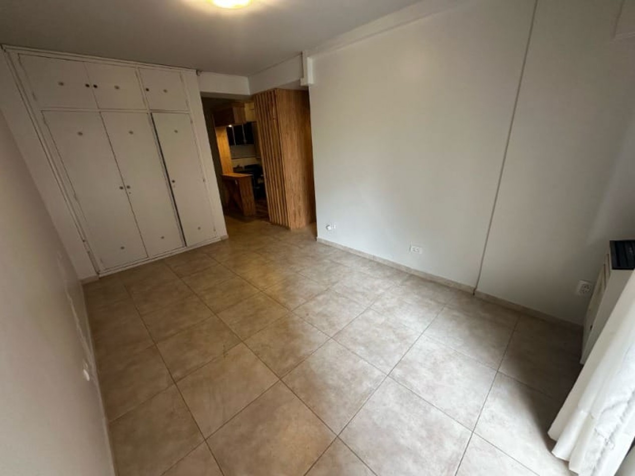 DEPARTAMENTO 2 AMB CON BALCON SALIENTE A LA CALLE, A 250 MTS. DE LA PLAYA. APTO CREDITO