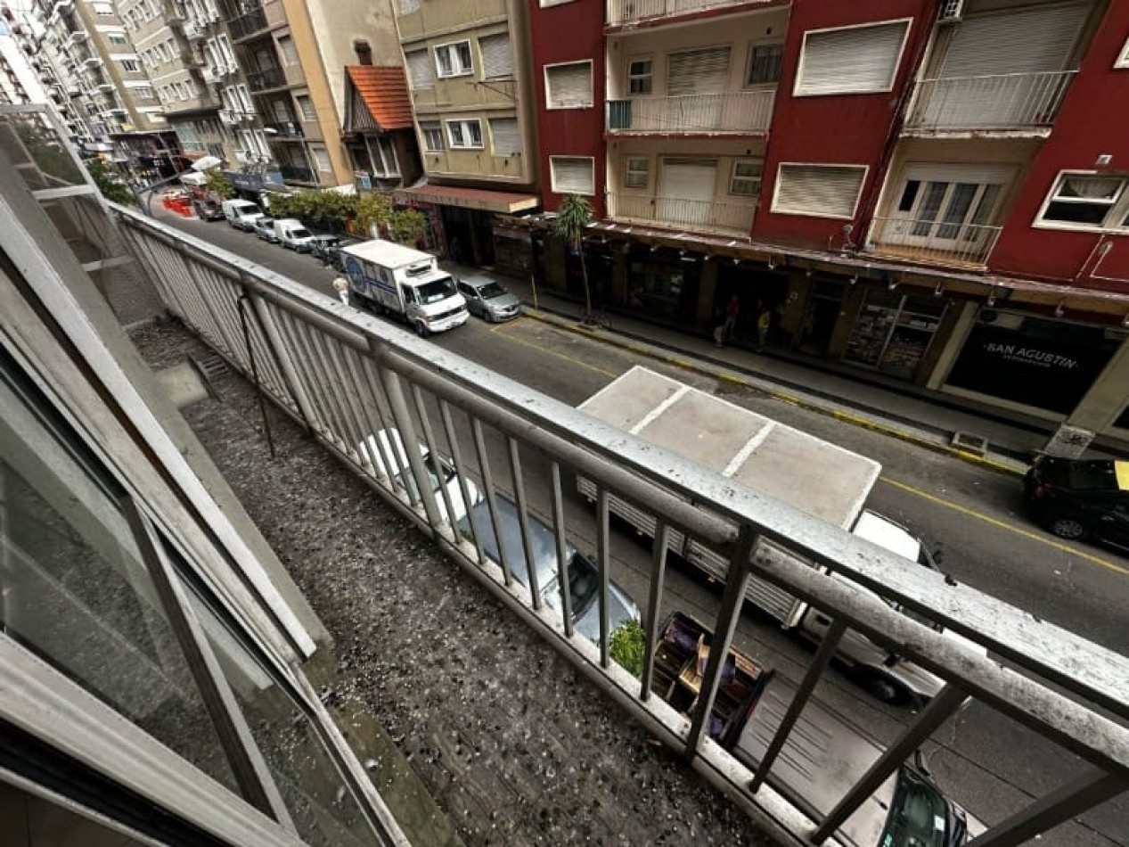 DEPARTAMENTO 2 AMB CON BALCON SALIENTE A LA CALLE, A 250 MTS. DE LA PLAYA. APTO CREDITO