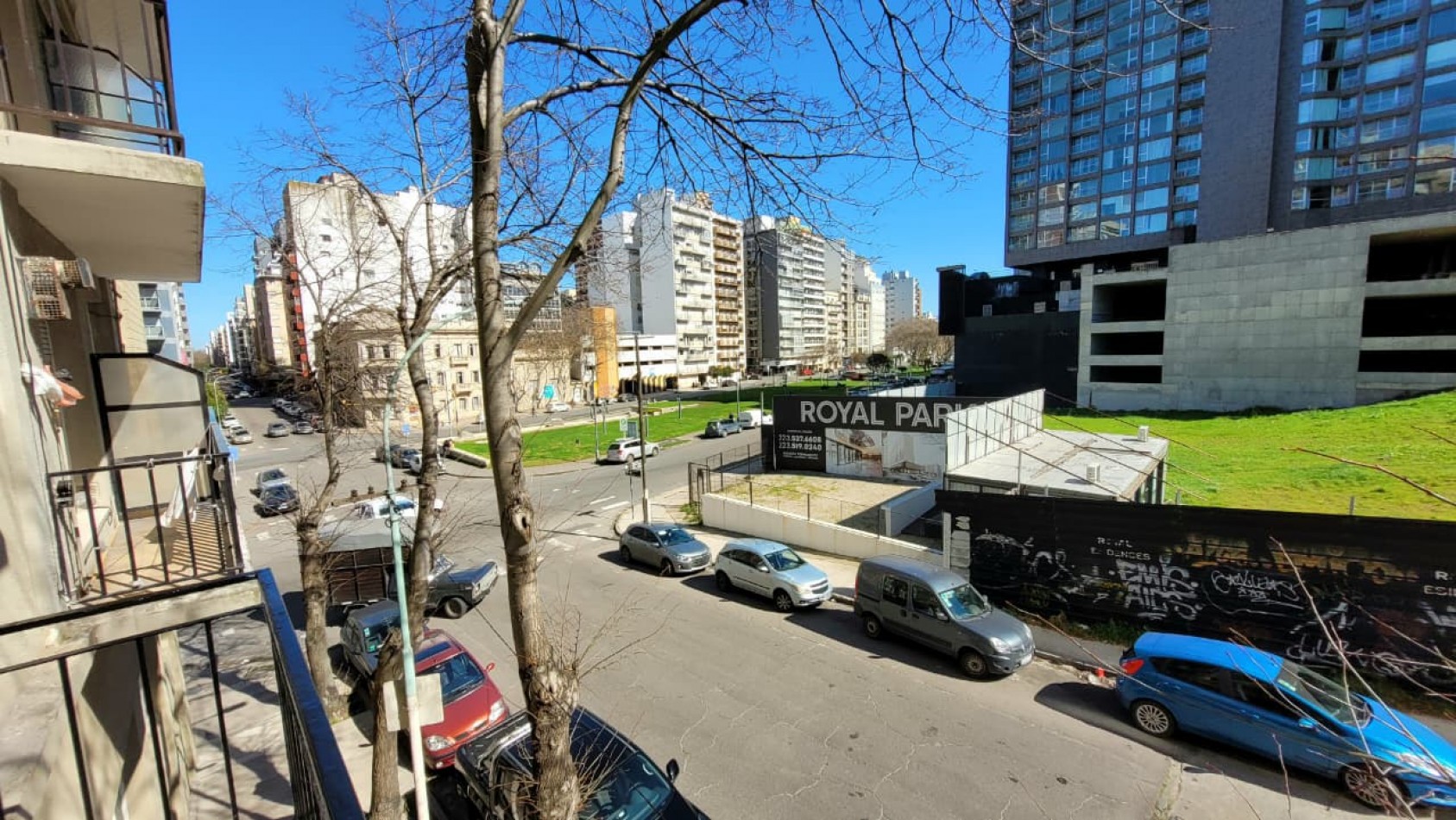 DEPARTAMENTO 2 AMBIENTES CON BALCON A LA CALLE EN PUNTA IGLESIA