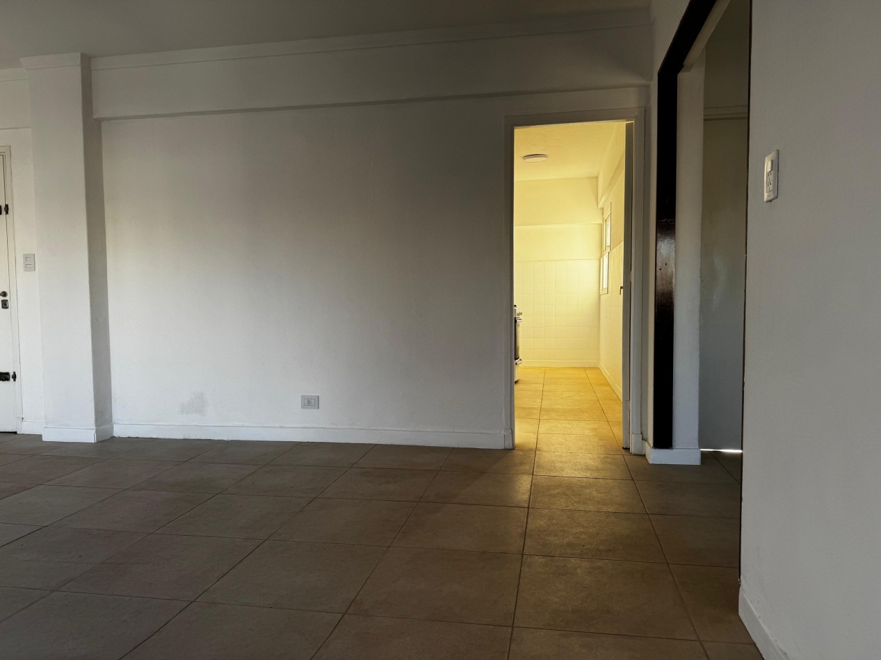3 AMBIENTES CON BALCON AL FRENTE EN ZONA LA PERLA