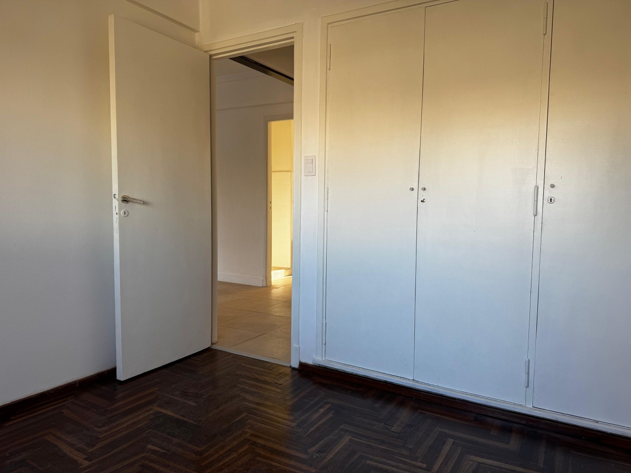 3 AMBIENTES CON BALCON AL FRENTE EN ZONA LA PERLA