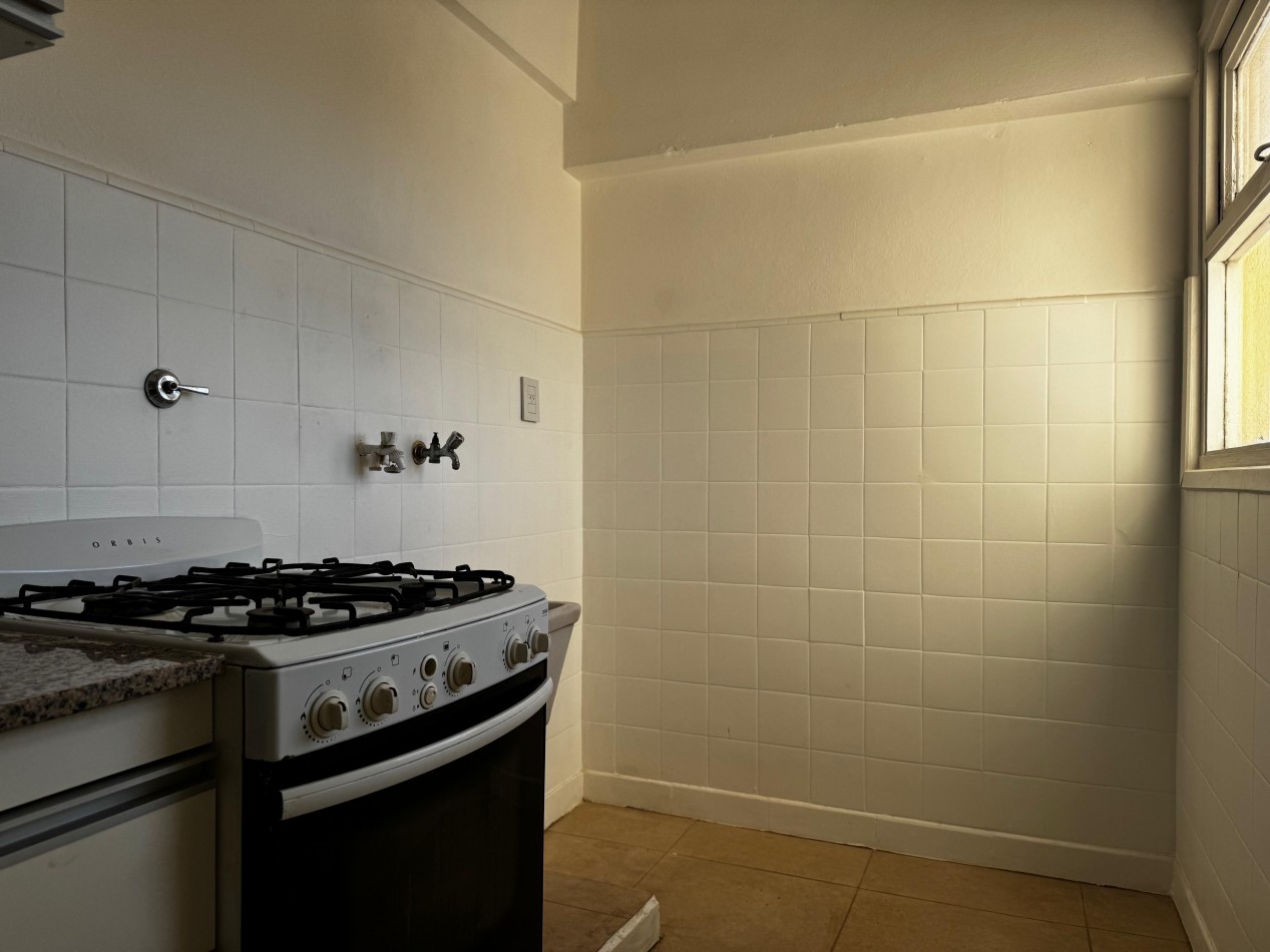 3 AMBIENTES CON BALCON AL FRENTE EN ZONA LA PERLA