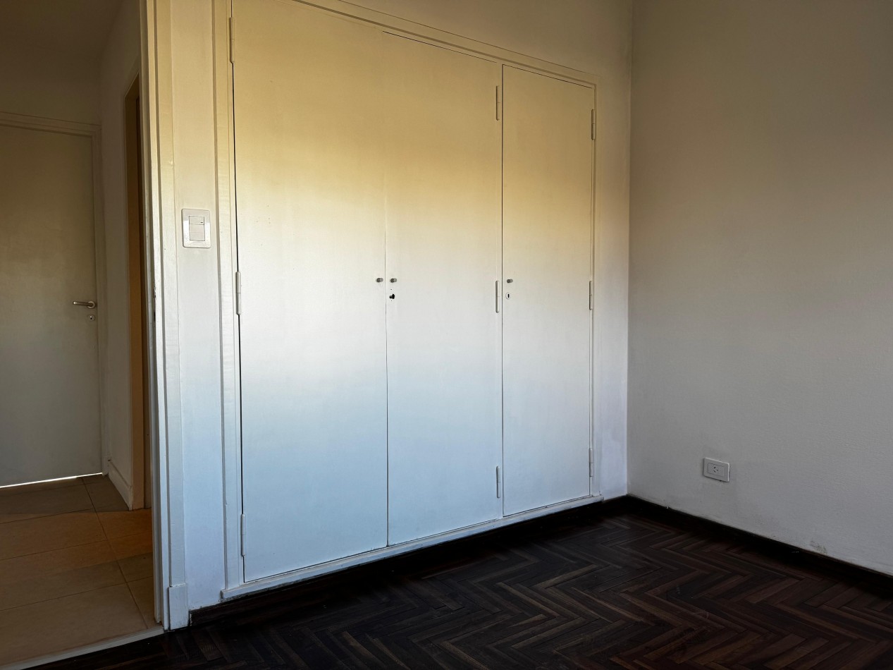 3 AMBIENTES CON BALCON AL FRENTE EN ZONA LA PERLA