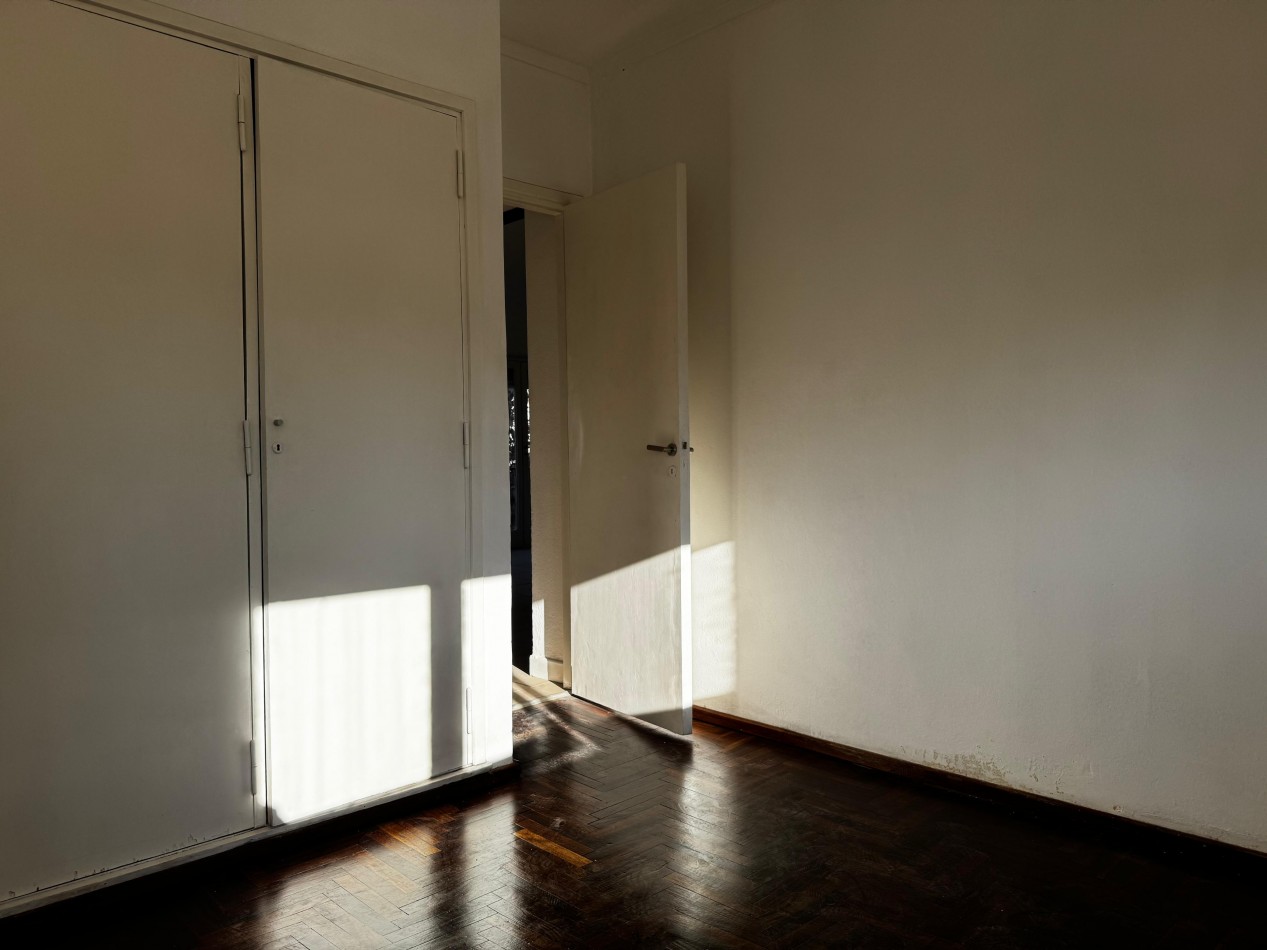 3 AMBIENTES CON BALCON AL FRENTE EN ZONA LA PERLA