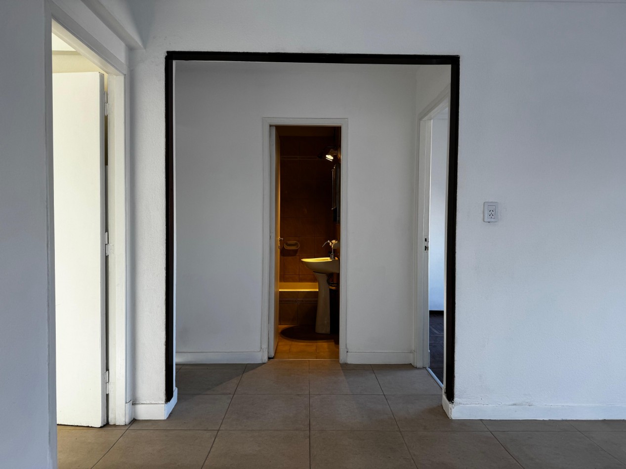 3 AMBIENTES CON BALCON AL FRENTE EN ZONA LA PERLA