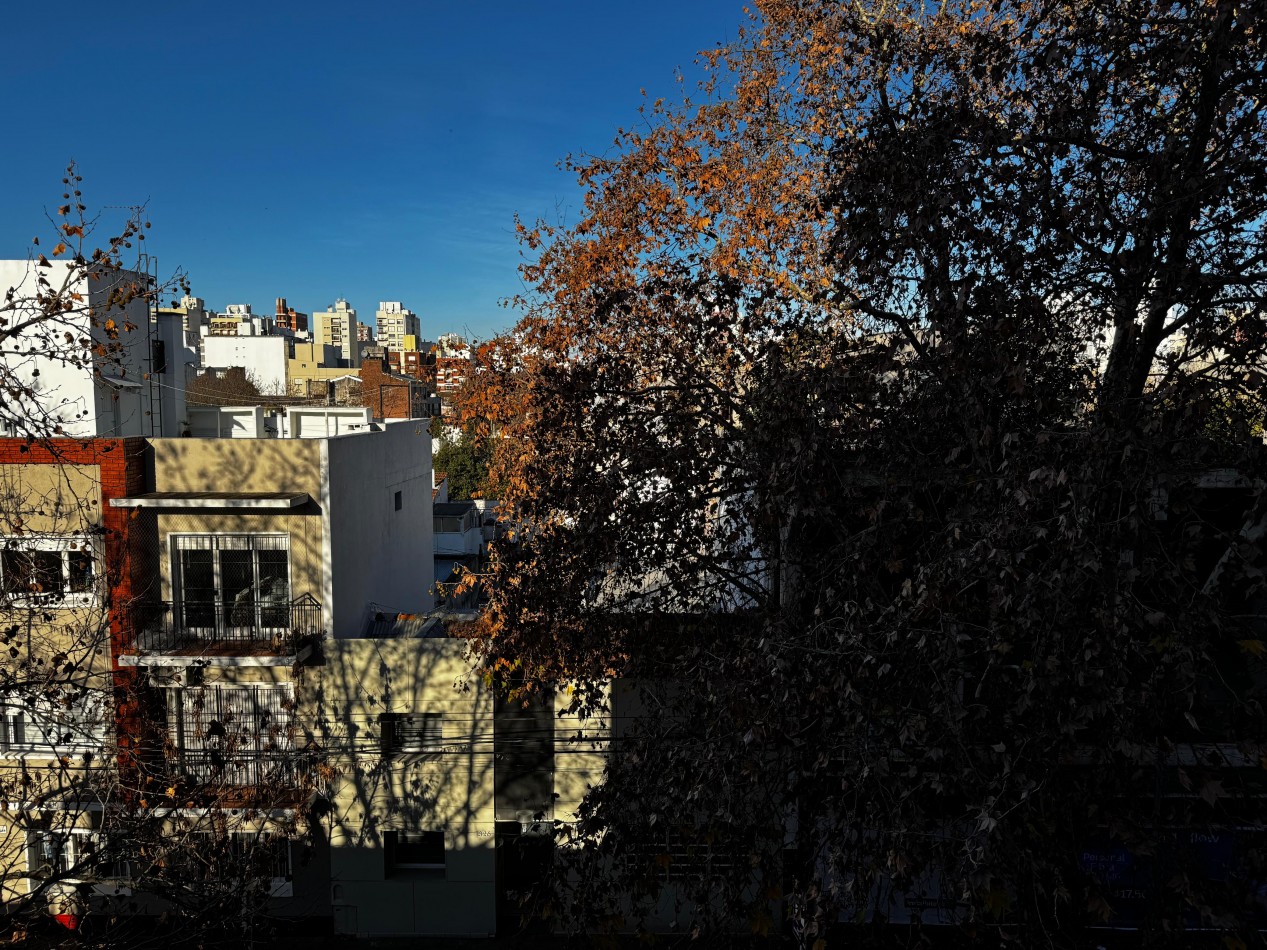 3 AMBIENTES CON BALCON AL FRENTE EN ZONA LA PERLA