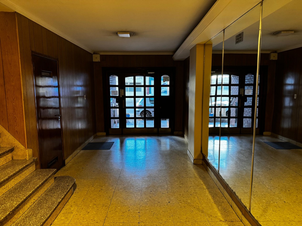 3 AMBIENTES CON BALCON AL FRENTE EN ZONA LA PERLA