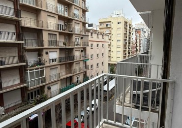 Departamento de 3 Ambientes con Cochera y Balcon a la Calle. Centro. Mar del Plata.